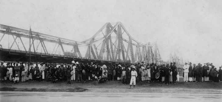 Long Bien Bridge
